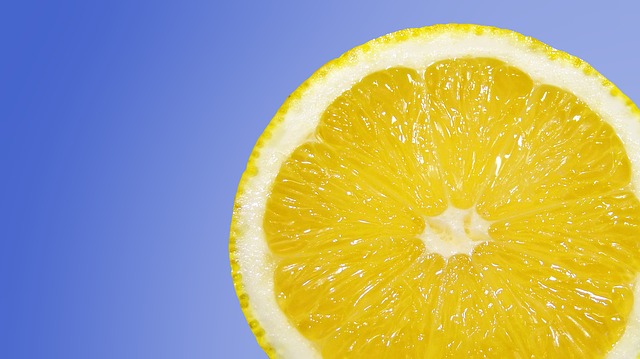 Как очистить микроволновку с помощью лимона