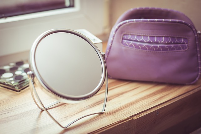 Как почистить зеркало, как отмыть зеркало без разводов