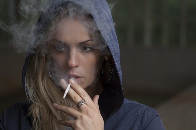 12 лучших методов: как убрать запах табака в квартире